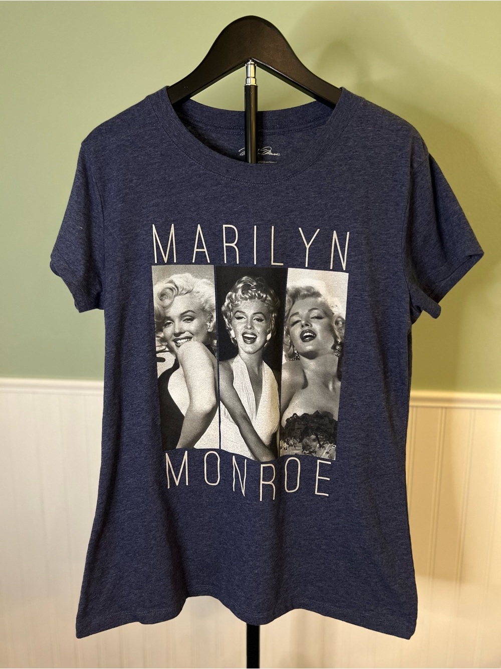 EUC- Marilyn Monroe Navy Blue Graphic Tee. Size 1X